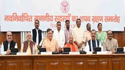 Newly elected MLAs took oath in UP Assembly, Chief Minister Yogi Adityanath gave best wishes