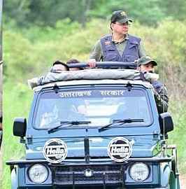 सीएम पुष्‍कर सिंह धामी ने की कॉर्बेट नेशनल पार्क में जंगल सफारी, झिरना और फाटो जोन में की सफारी