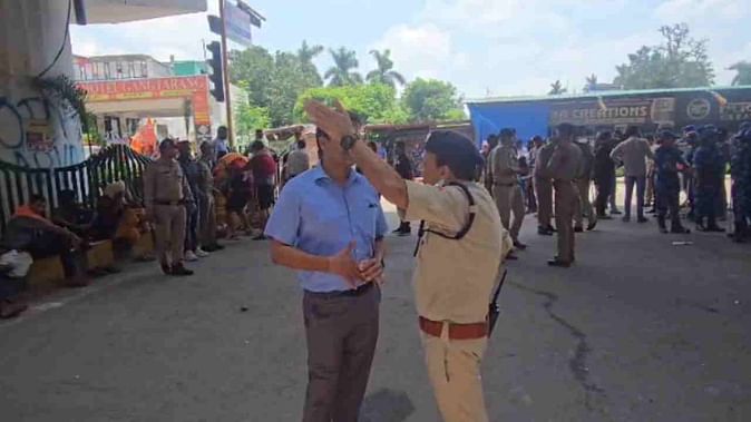 कांवड़ यात्रा में डीजे की प्रतिस्पर्धा बना विवाद की वजह, पुलिस पर अभद्रता, किन्नर समेत चार अरेस्ट