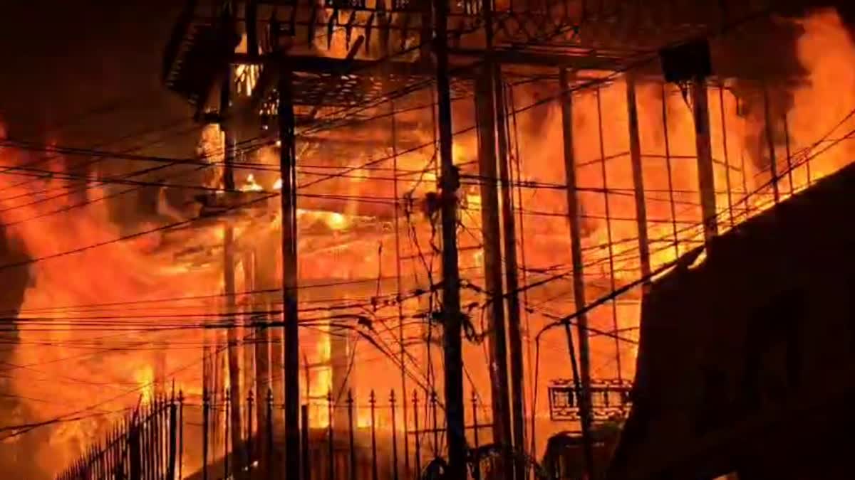 नैनीताल के 162 साल पुरानी इमारत में लगी भीषण आग, 86 वर्षीय महिला की हुई मौत