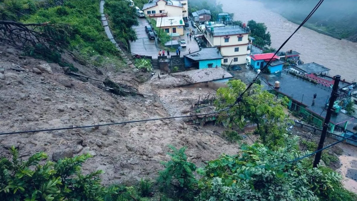 चमोली जिले के थराली में बादल फटने से पूरा कस्बा मलबे में तब्दील, फिर बरपा उत्तराखंड में प्रकृति का कहर