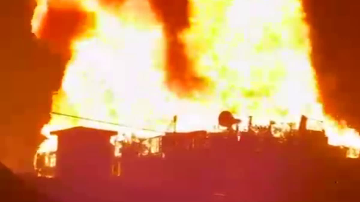 देहरादून की निरंजनपुर  मंडी में लगी भीषण आग , लाखों के नुकसान की आशंका 