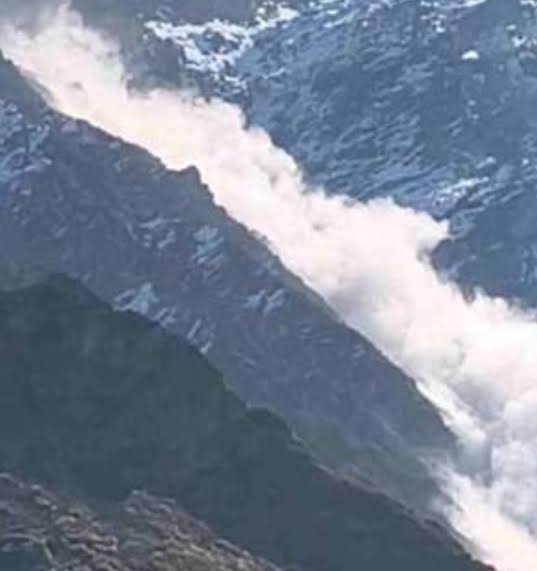 बदरीनाथ धाम में कंचन गंगा के पास ग्लेशियर टूटा,  देखकर सहमे लोग