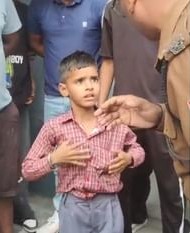 स्कूल की छुट्टी के बाद कक्षा में बंद रह गया मासूम, रोने की आवाज सुन ताला तोड़ बाहर निकाला